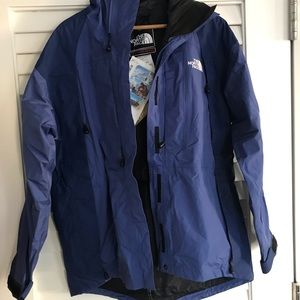 The North Face women’s Mountain light jacket
